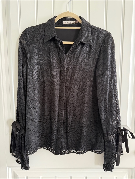 Alice + Olivia Tops - Alice + Olivia Black Burnout Velvet Blouse M